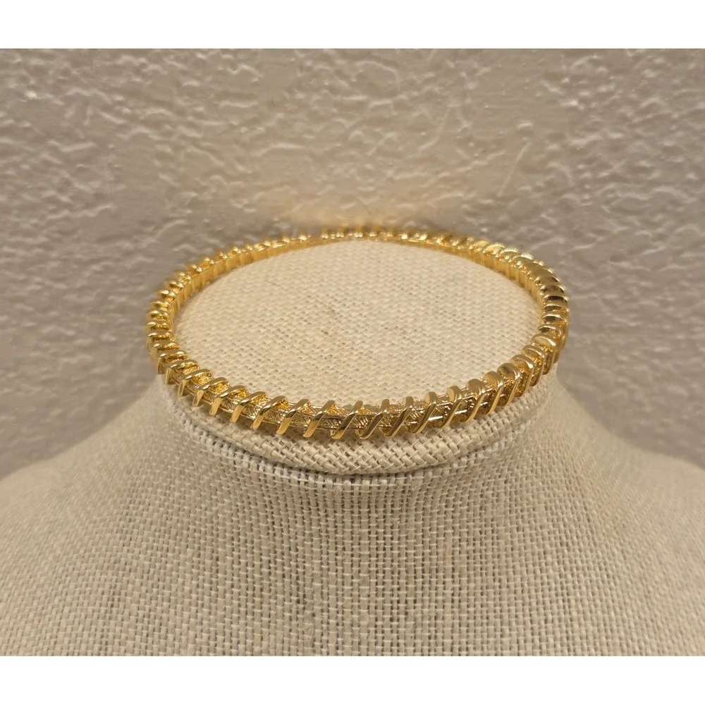 JBK Jacqueline Kennedy Gold Tone Textured Hollow Bangle Bracelet‎